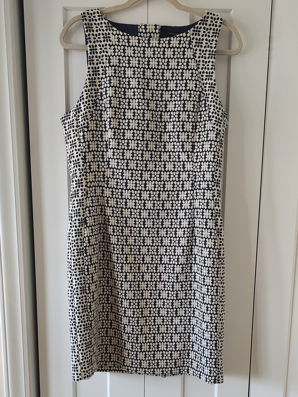 Banana Republic Navy and White Sleeveless Patterned Shift Dress